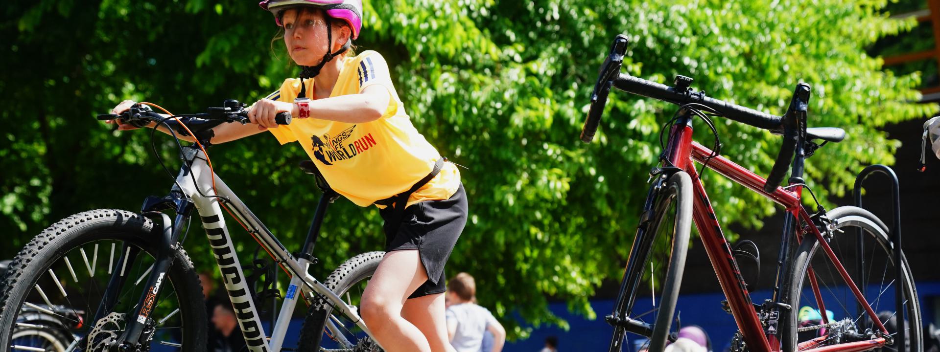 Gut vorbereitet auf den Kids Triathlon im Hamburger Stadtpark gehen die Schüler*innen aus dem Süderelberaum an den Start. An vier Schulen fanden in Kooperation mit der HNT-Triathlon und dem Triathlon-Profil an der StS Fischbek-Falkenberg Trainingseinheiten statt.